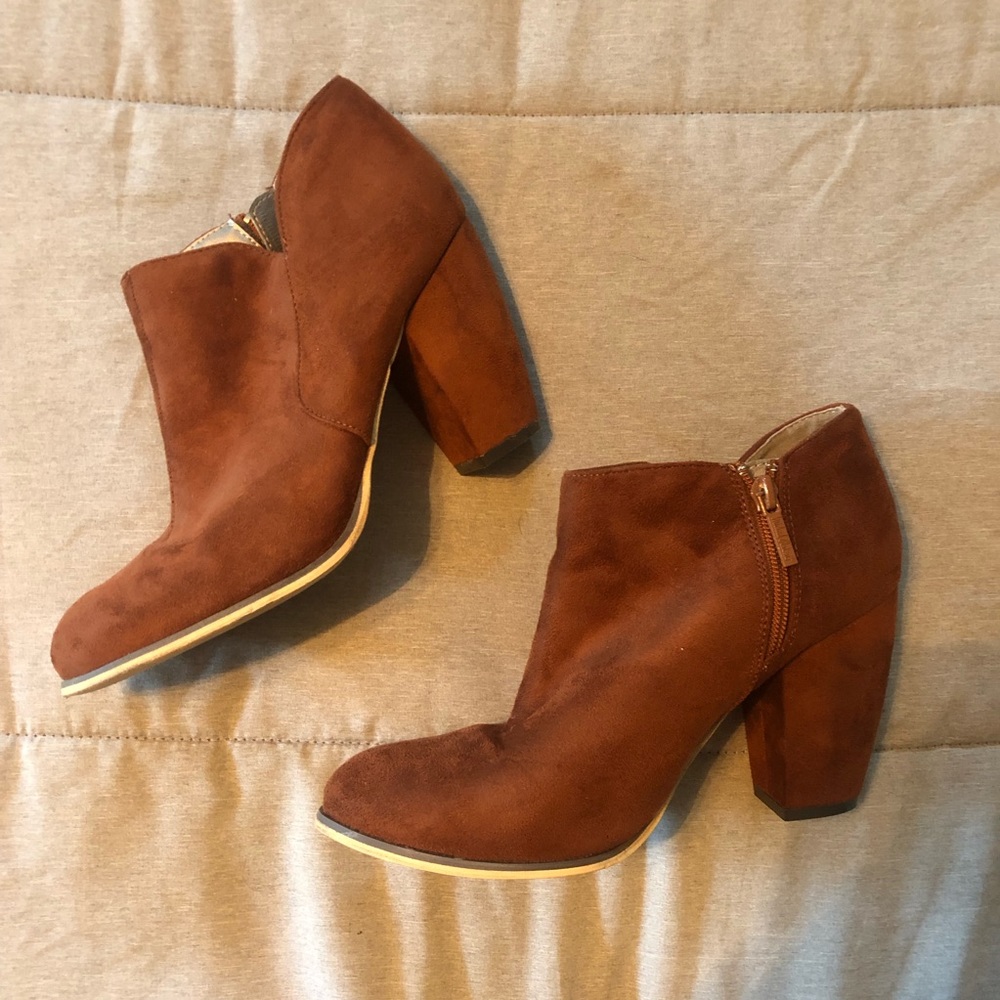 EUC Michael Antonio brown suede booties SZ9